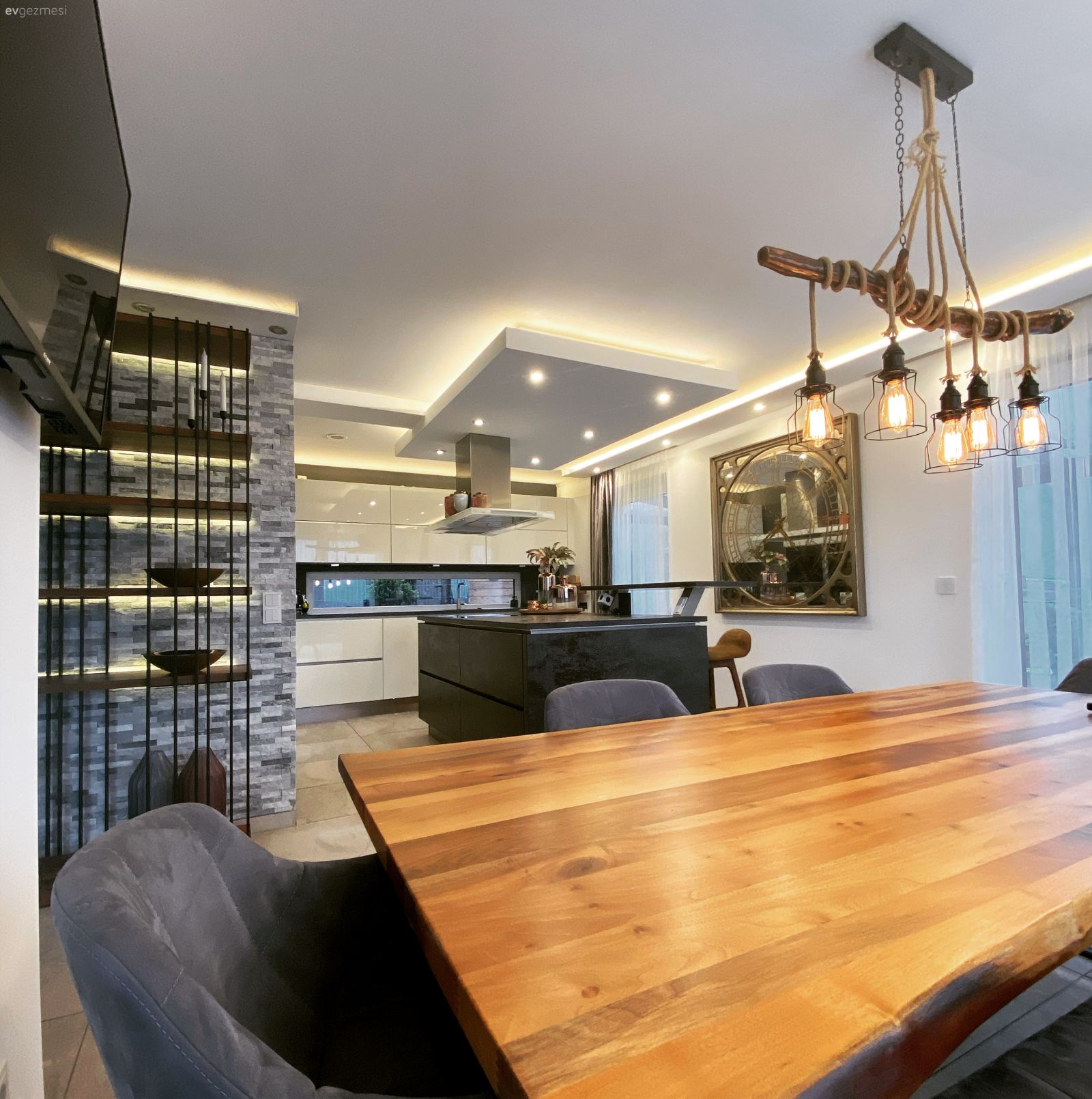 Mutfak, Beyaz, Antrasit  , Bronz ayna, Ayna, Siyah, Duvar rafı, Duvar dekorasyonu, Mutfak masası, Sandalye, Rustik Aydınlatma, Spot aydınlatma, Aydınlatma