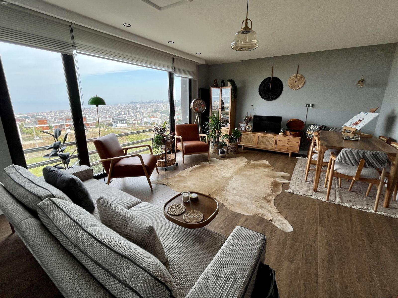 Tek Cephesi Tamamen Cam Olan Keyifli Samsun Evi! 