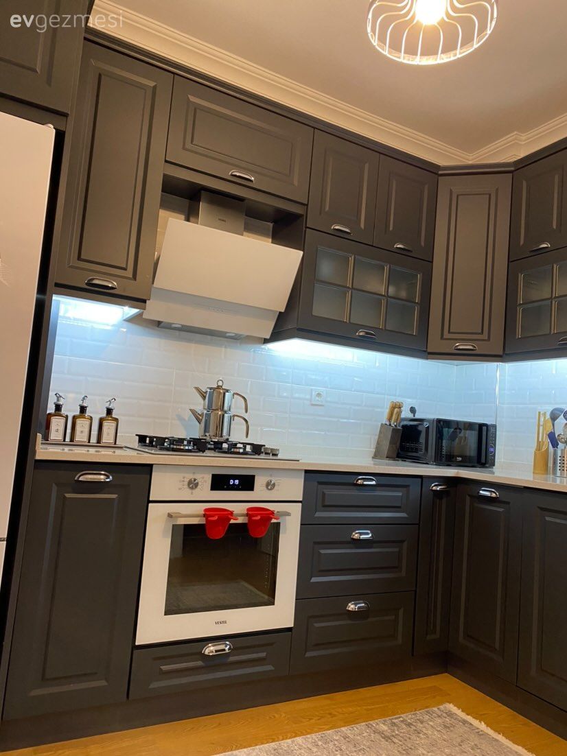 Mutfak, Gri mutfak, Rustik, Antrasit  , Shaker kapaklı dolaplar, Mutfak tezgahı, Beyaz, Mutfak tezgah arası, Tezgah arası seramik, Davlumbaz