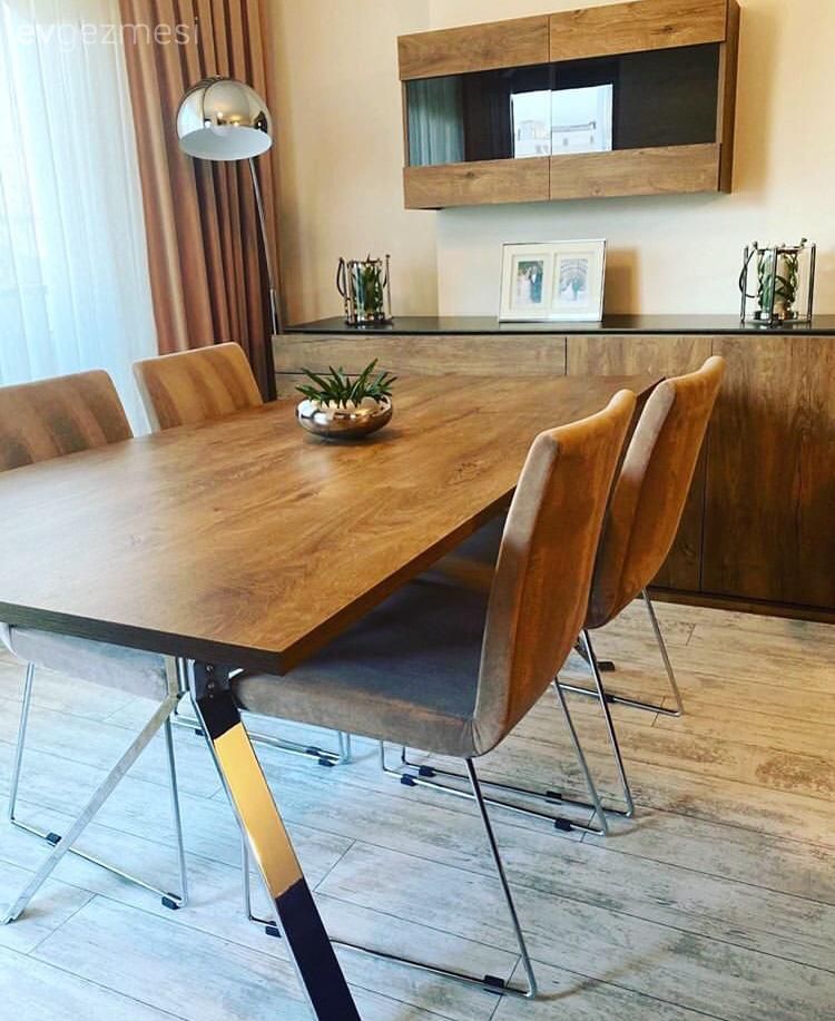 Yemek Odası, Ahşap Mobilya, Yemek masası, Sandalye, Konsol, Konsol üzeri dekoratif objeleri, Fon perde, Perde, Lambader, Aydınlatma