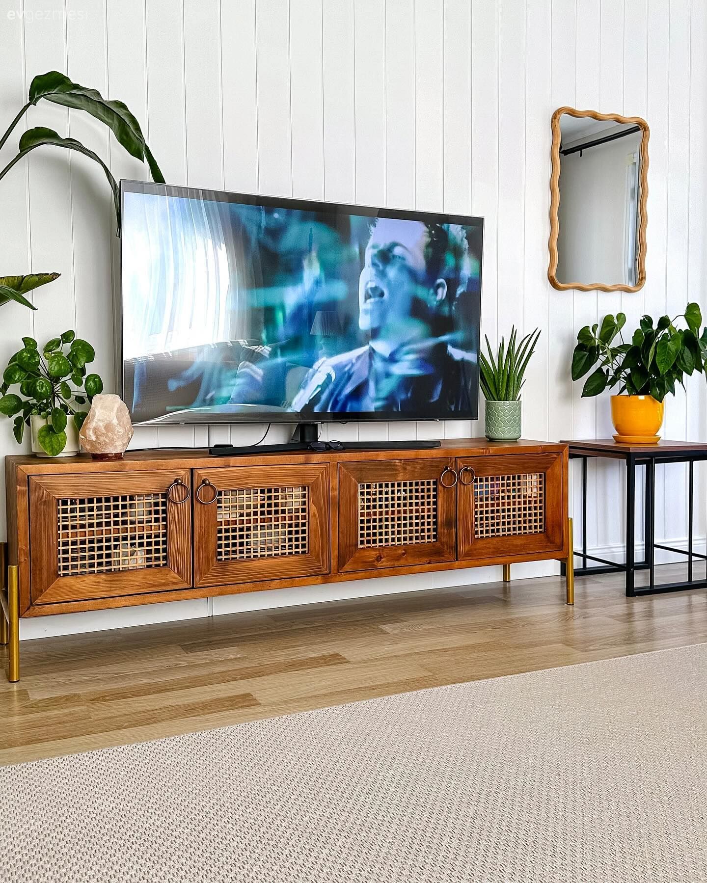 Bu İstanbul Dekoru Tam Olarak Bir Kitap Kafe Konseptine Sahip!