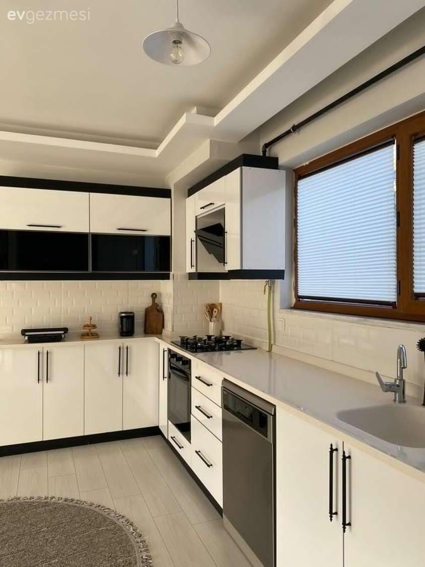 Mutfak, Beyaz, Siyah, Mutfak tezgahı, Mutfak tezgah arası, Tezgah arası seramik, Ankastre, Mutfak halısı, Mutfak aksesuarları, Davlumbaz