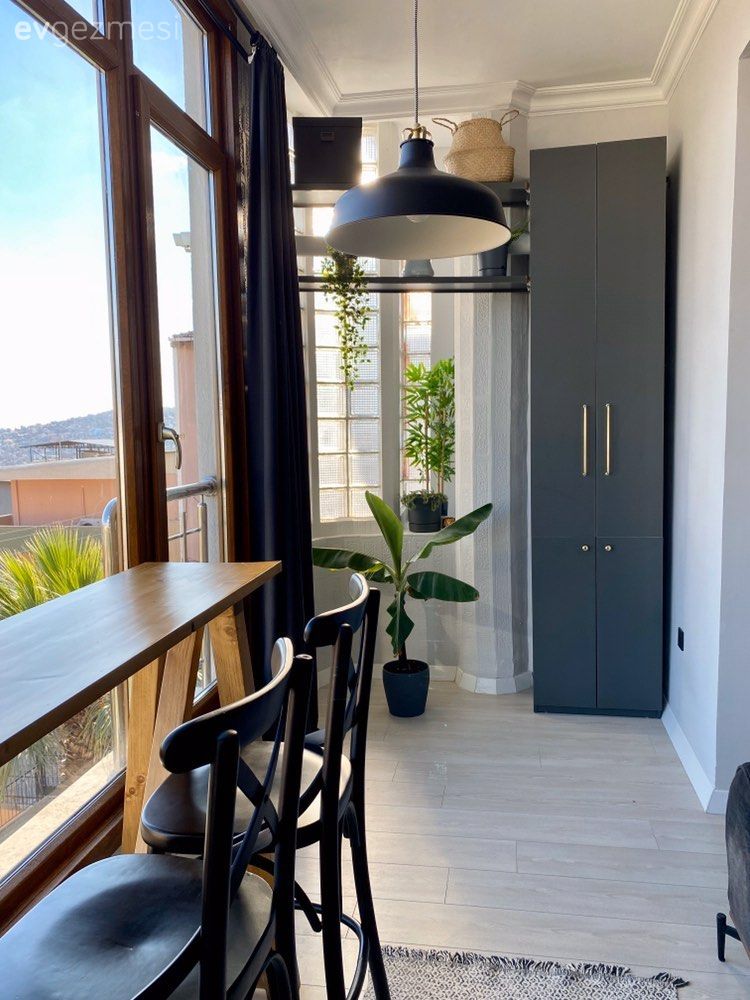 Bu İzmir Evinde Salon, Mutfak ve Çalışma Odası Aynı Alanın İçinde!