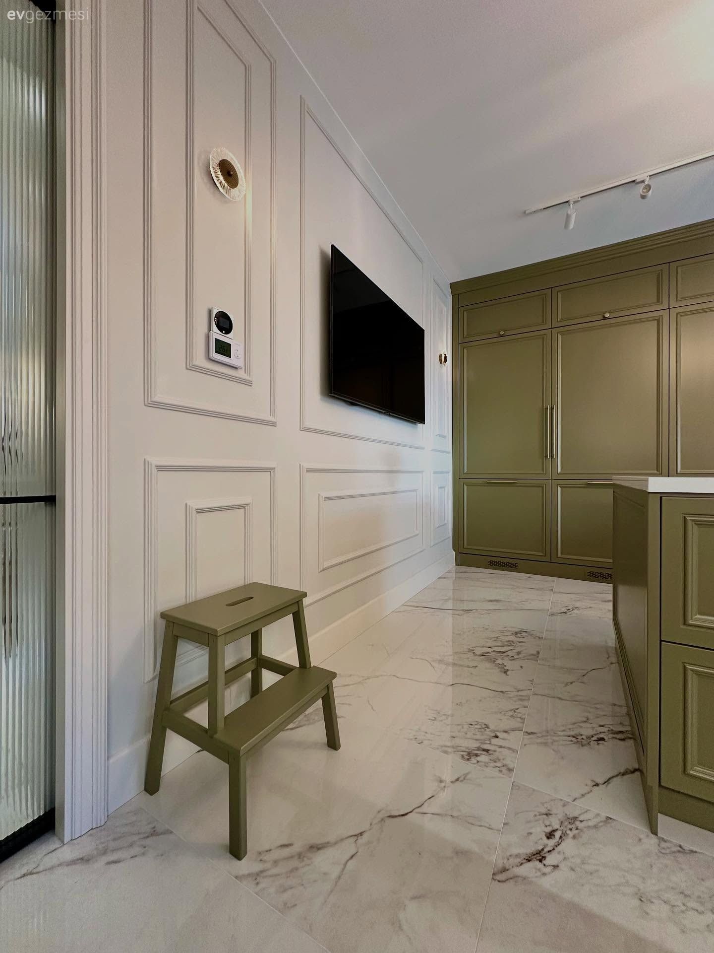 Yeşilin Belirgin Olduğu Bu Mutfakta Zıtlıkların Uyumu Var