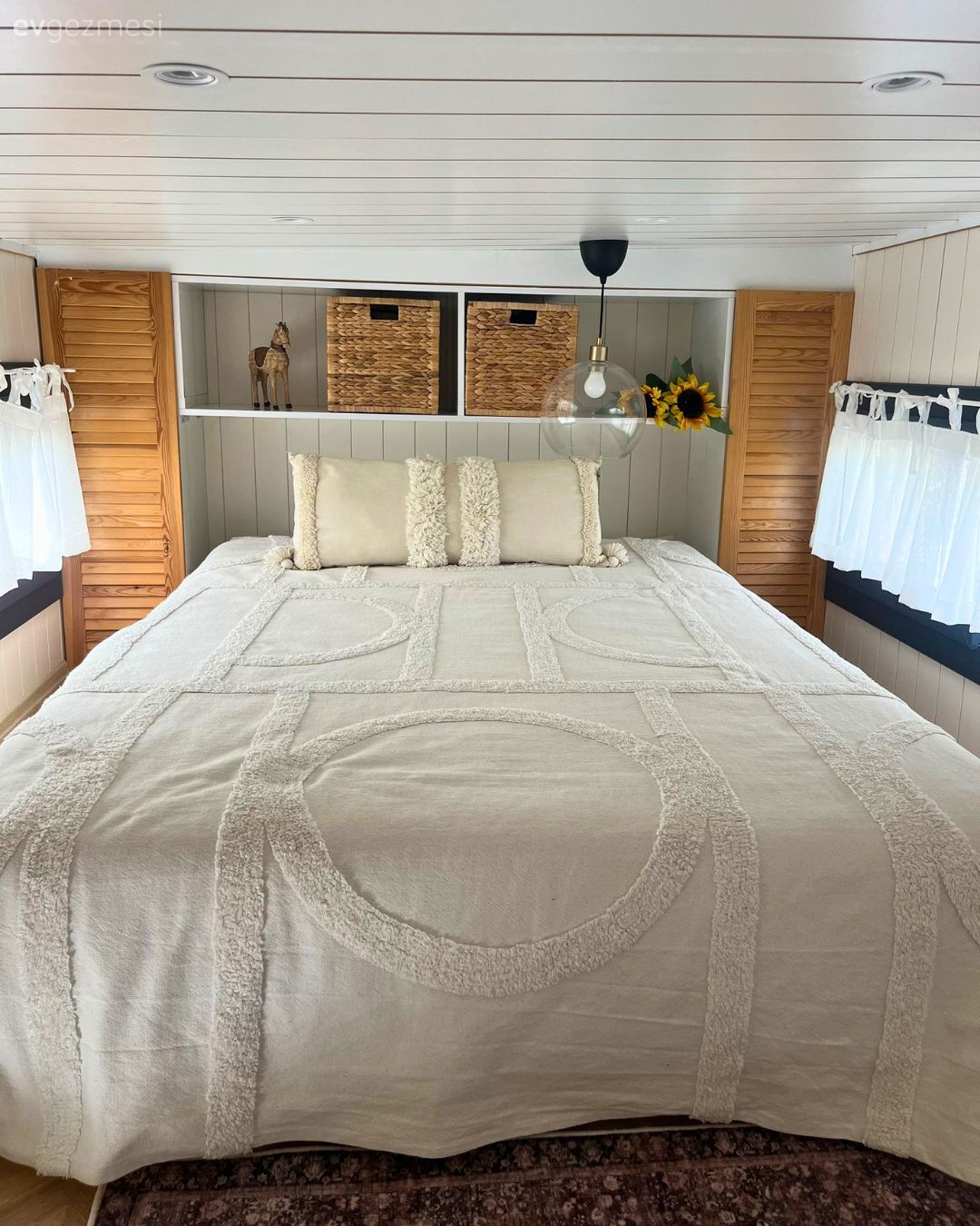 Tiny house, Ahşap Mobilya, Country, Perde, Lambri, Yatak Odası, Hasır sepet, Yatak örtüsü