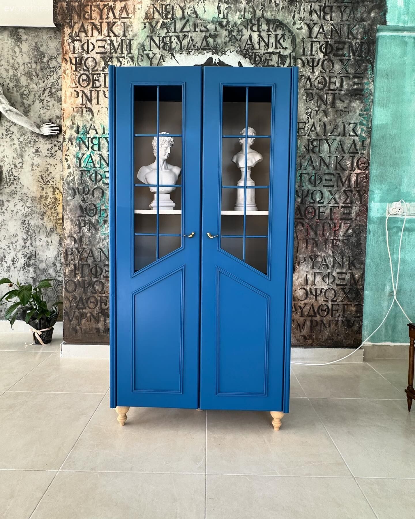 Öncesi&Sonrası: Sıradan Kahverenginden Enerjik Tonlara Geçen Dolaplar!