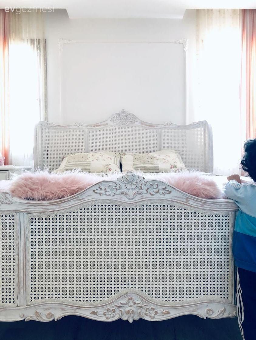 Bu Adana Mutfağında Gri ve Siyahın Uyumuna Kırmızı Vurgusu Katılmış!