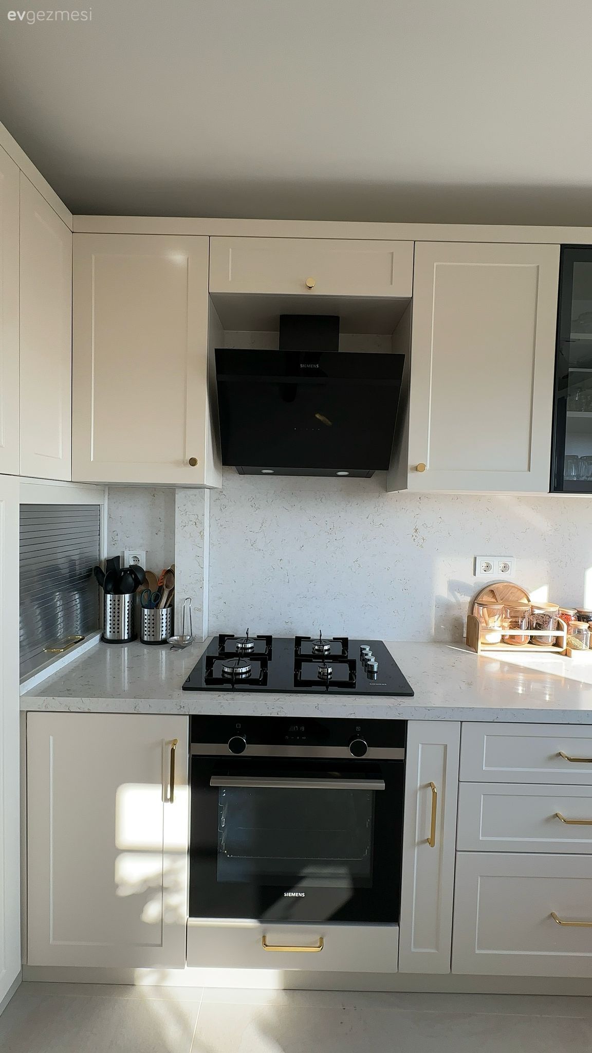 Mutfak Gezmesi: Balkon Kapısı Olmuş Servis Penceresi!