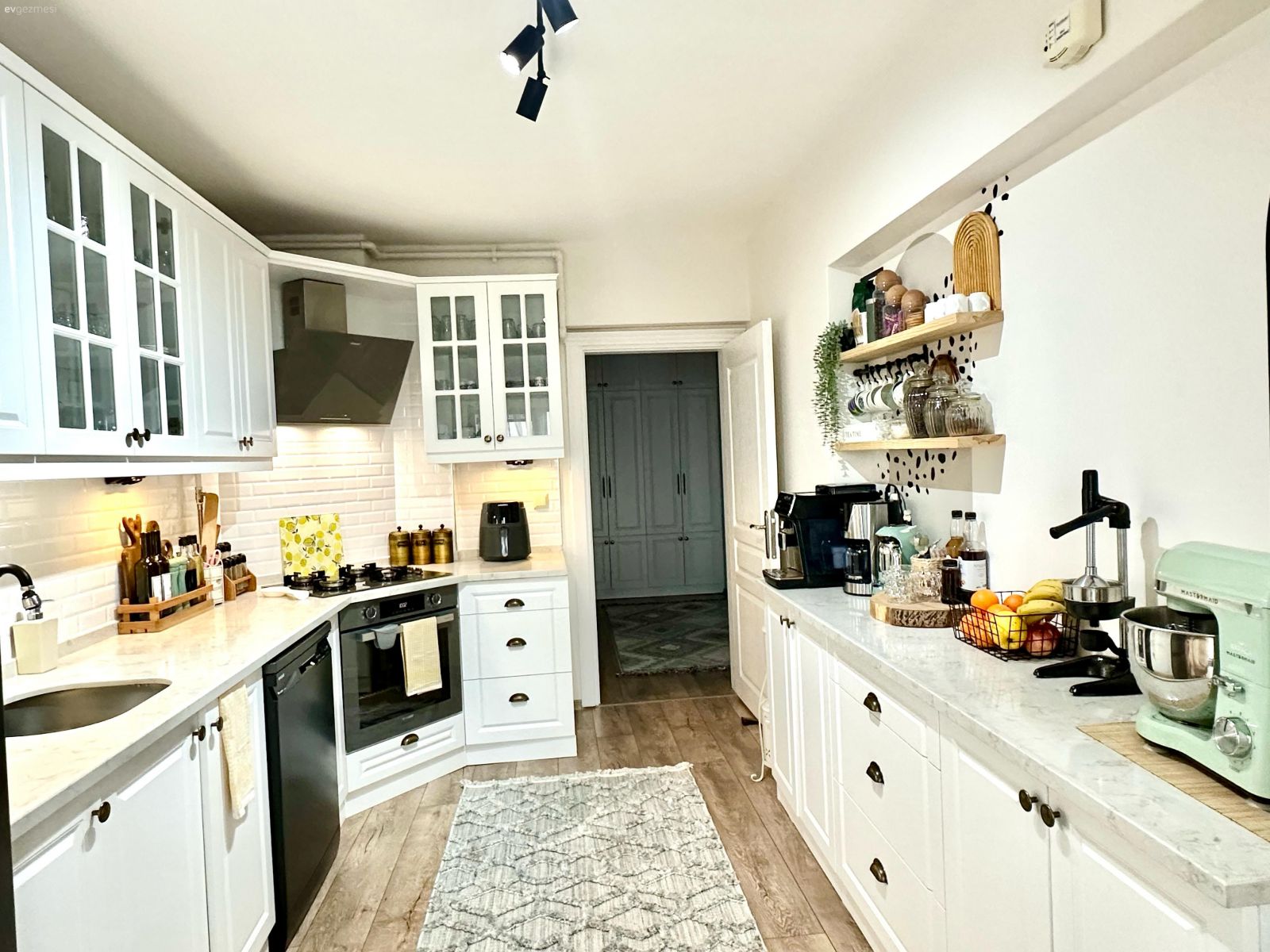 Bu Kocaeli Mutfağında Köşede Duran Ocak Alanı Verimli Hale Getirmiş!