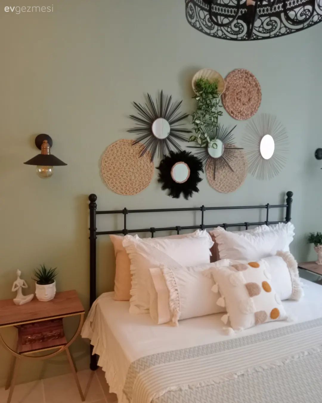 Yeşil duvar, Siyah, Yeşil, Beyaz, Krem, Yatak odası duvar dekorasyonu, Komodin, Dekoratif Objeler