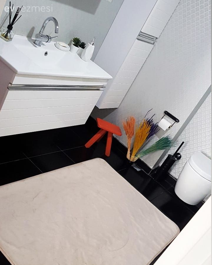 Banyo, Beyaz, Siyah, Banyo dolabı, Banyo seramikleri
