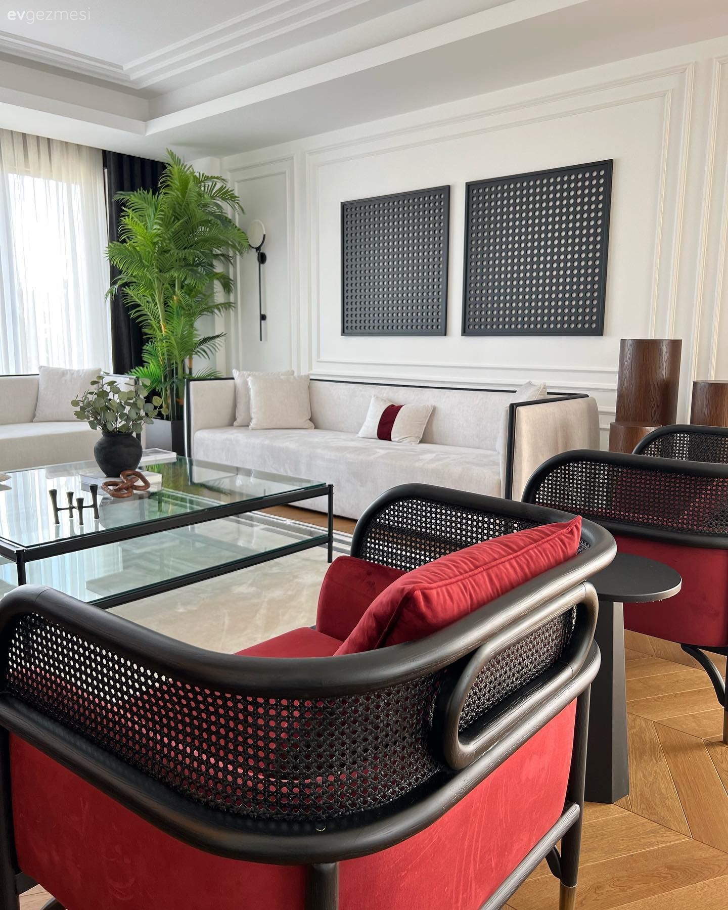 Zamansızlığı Sağlayan Bütün Parçalar Bu İddialı Evde Toplanmış!