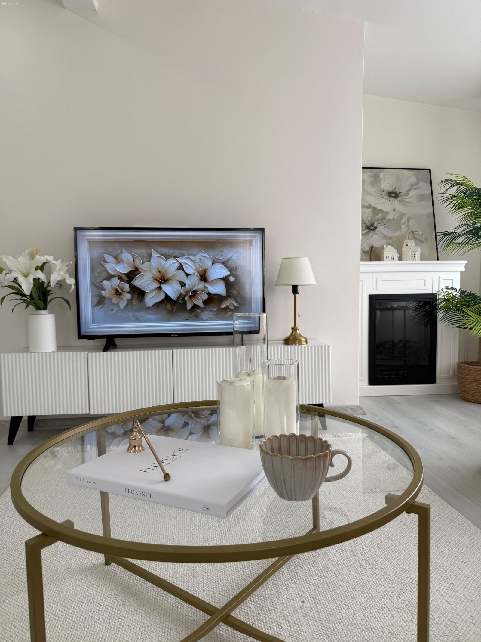 Bu İki Katlı Evde Modern Stil Çok Baskın