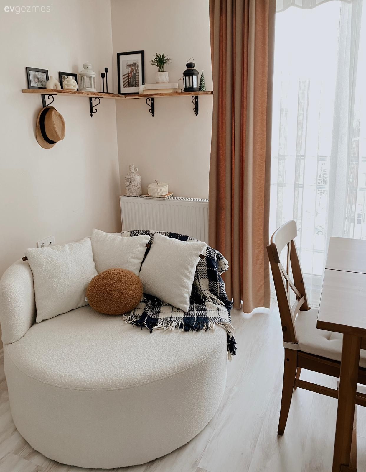 Puf, Kırlent, Ev tekstili, Sandalye, Fon perde, Perde, Tül perde, Duvar rafı, Duvar dekorasyonu