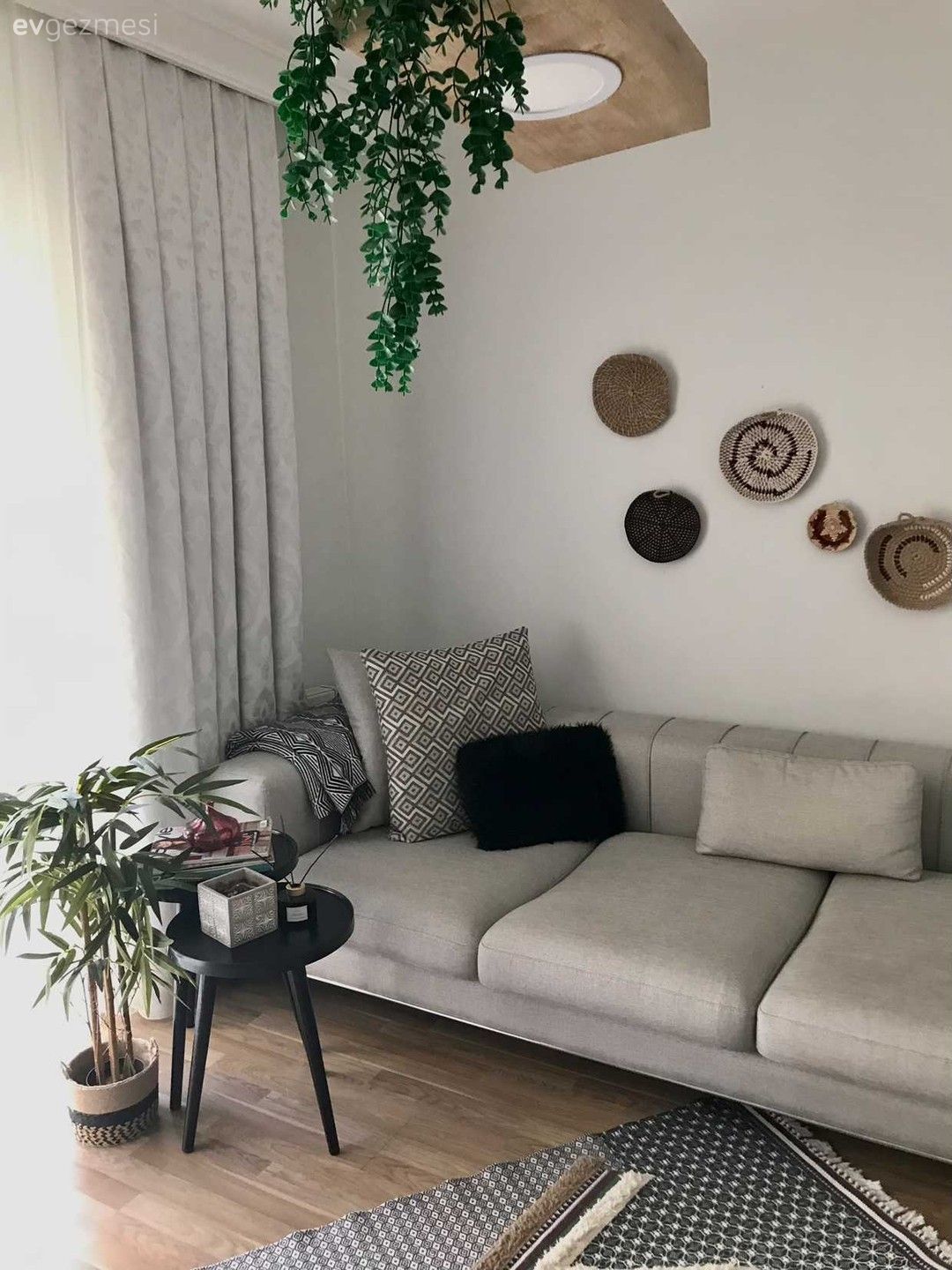 Sağı Solu Ahşap Olan Bu Evin Sıcaklık Kaynağı Belli