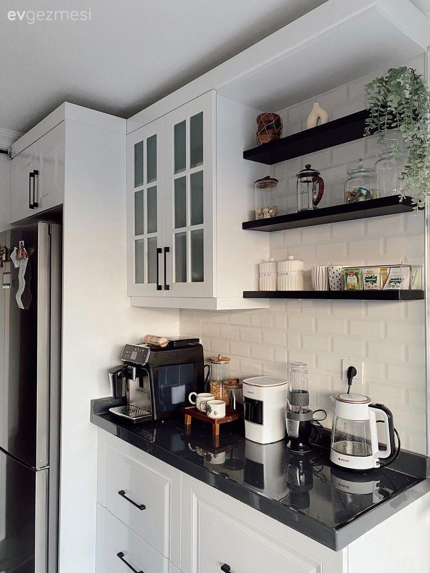 Kahve köşesi, Beyaz, Siyah, Siyah tezgah, Mutfak tezgahı, Mutfak rafı, Mutfak, Mutfak aksesuarları
