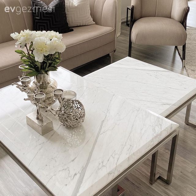 Salon, Modern, İskandinav, Beyaz, Bej, Krem, Tül perde, Perde, Koltuk takımı, Berjer, Orta sehpa, Sehpa, Halı, Salon halısı, Kırlent, Ev tekstili, Çiçekler