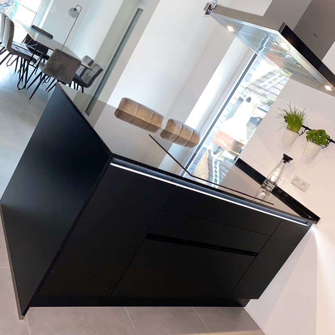 Siyah, Mutfak yarım adası, Mutfak, Cam Ankastre, Ankastre, Sandalye, Vazo, Ev Aksesuar, Davlumbaz