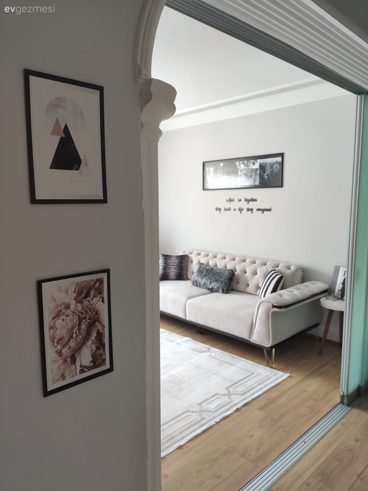 Tablo, Duvar dekorasyonu, Halı, Salon halısı, Kırlent, Ev tekstili, Bej, Beyaz