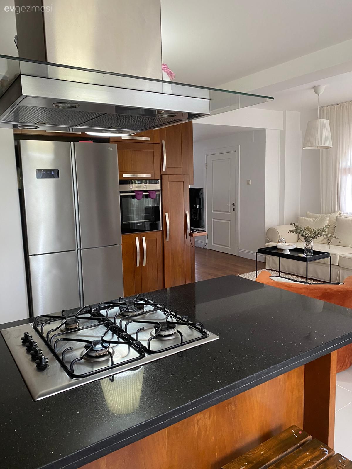 Siyah tezgah, Mutfak tezgahı, Ahşap mutfak, Mutfak, Davlumbaz, Beyaz, Siyah, Ankastre, Mutfak yarım adası