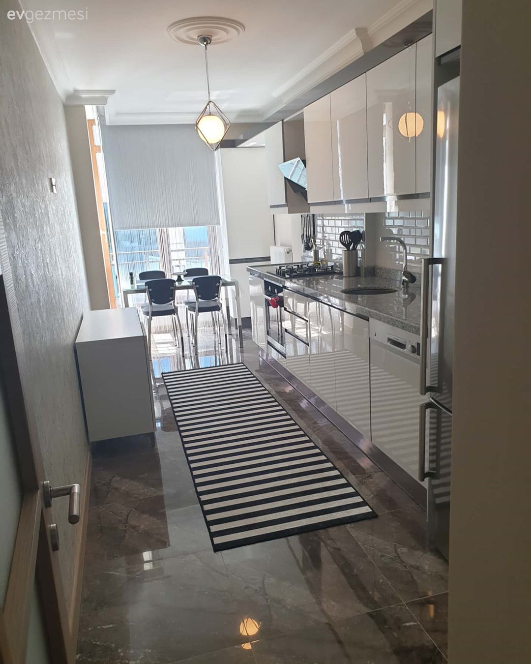 Gri Rengi Seven Bu İstanbul Evi İçin Sadelik Eşittir Mutluluk