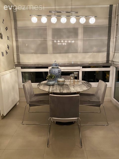 Mutfak masası, Sandalye, Beyaz, Vizon, Katlamalı perde, Perde, Mutfak perdesi, Metal duvar saati, Mutfak Avize Modelleri, Mutfak zemin seramikleri, Mutfak