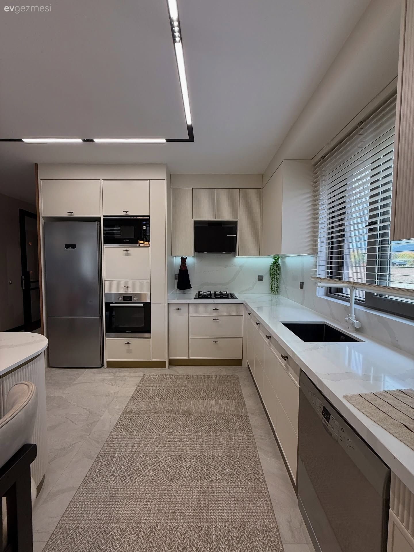 Her Köşesinde Farklı Bir Tasarıma Sahip Lüks ve Zarif Bir Mutfak