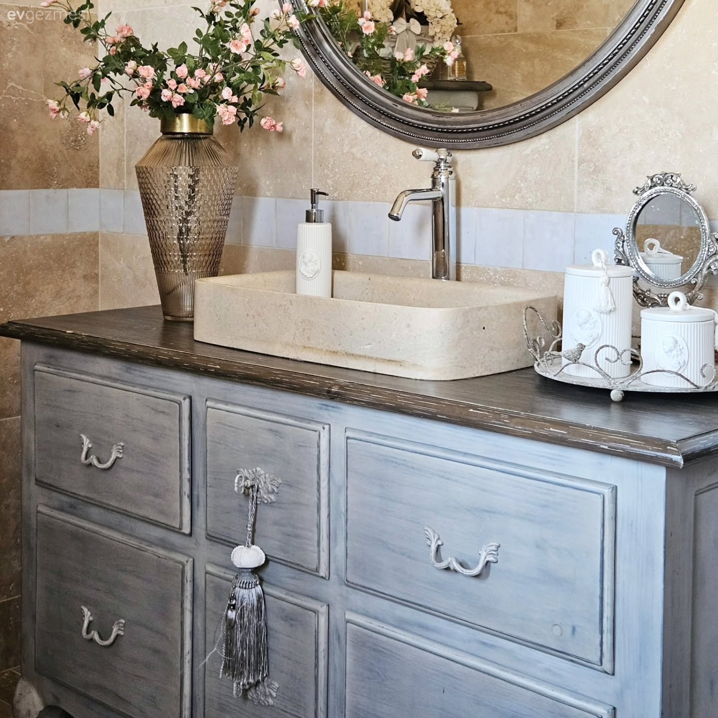 Bu Köy Evinin İçindeki Her Parça Nostaljiden Güç Almış