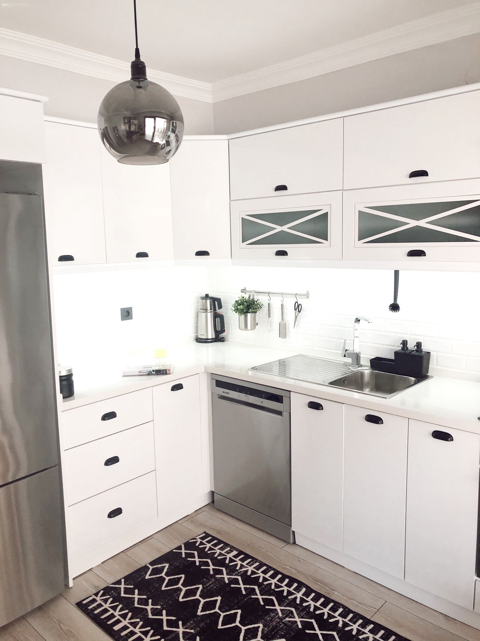 Bu Evde Elinizi Nereye Atsanız Karşınıza Bir Kendin Yap İşi Çıkıyor