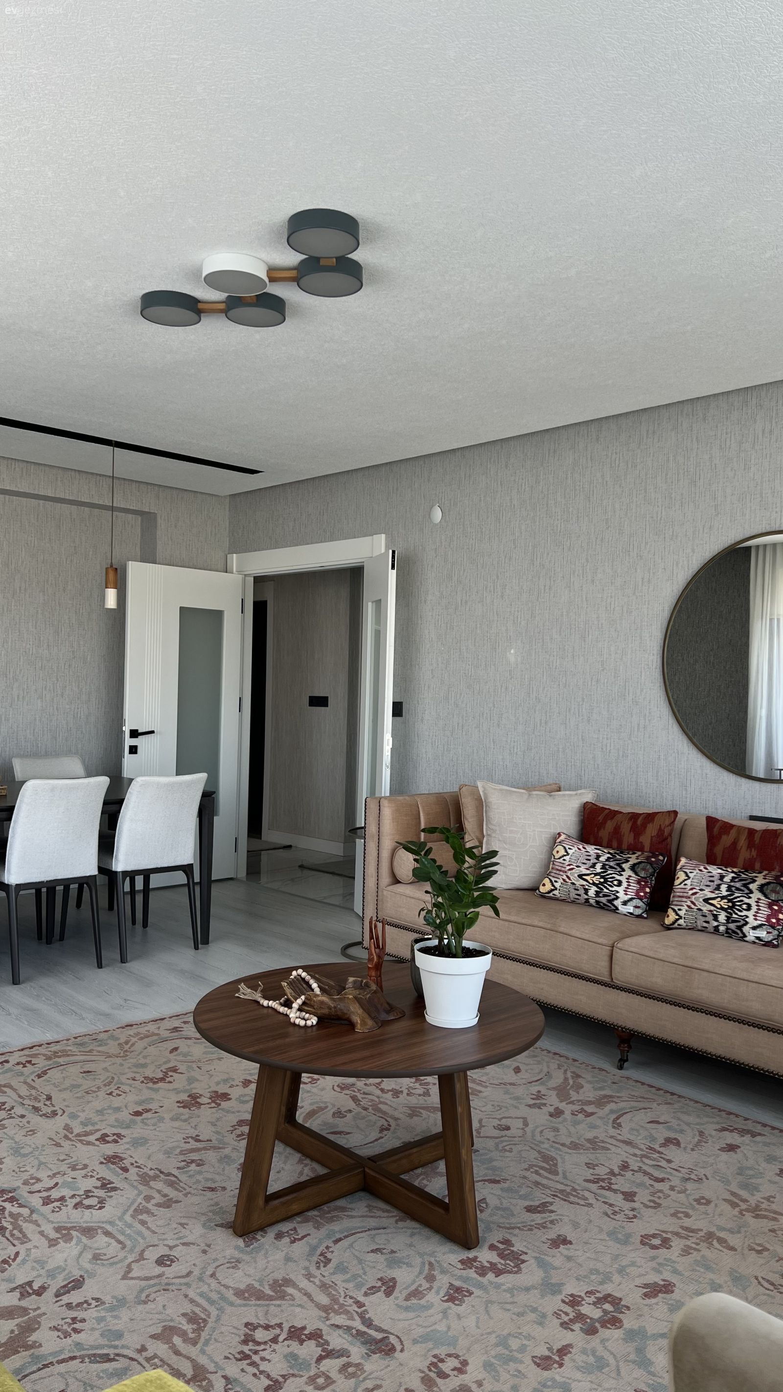 Popüler Trendlere Meydan Okuyan Midimalist Bir Afyon Evi