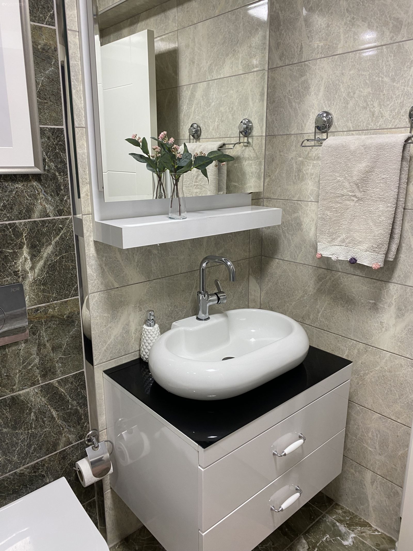 Banyo, Beyaz, Vizon, Banyo dolabı, Banyo aksesuarları, Banyo aynası
