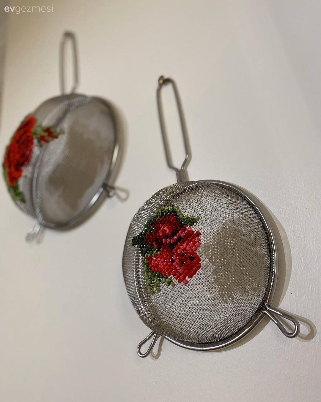 Mutfak duvar dekorasyonu, Kırmızı