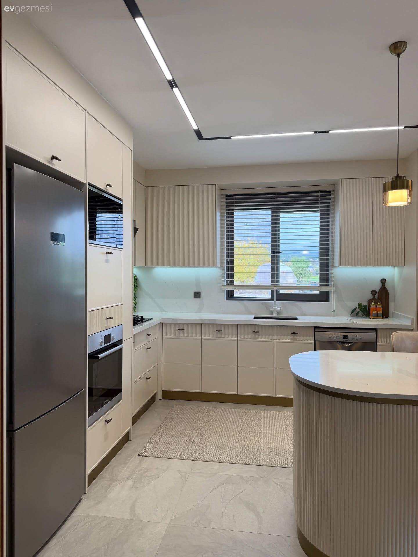 Her Köşesinde Farklı Bir Tasarıma Sahip Lüks ve Zarif Bir Mutfak