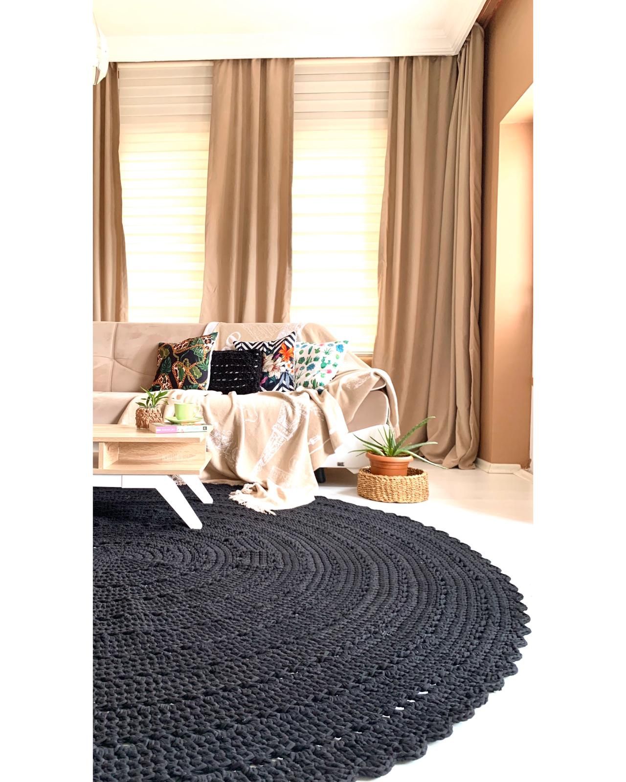 Vizon, Siyah, Beyaz, Yuvarlak halı, Halı, Köşe koltuk, Koltuk takımı, Fon perde, Perde, Kırlent, Ev tekstili, Orta sehpa, Sehpa