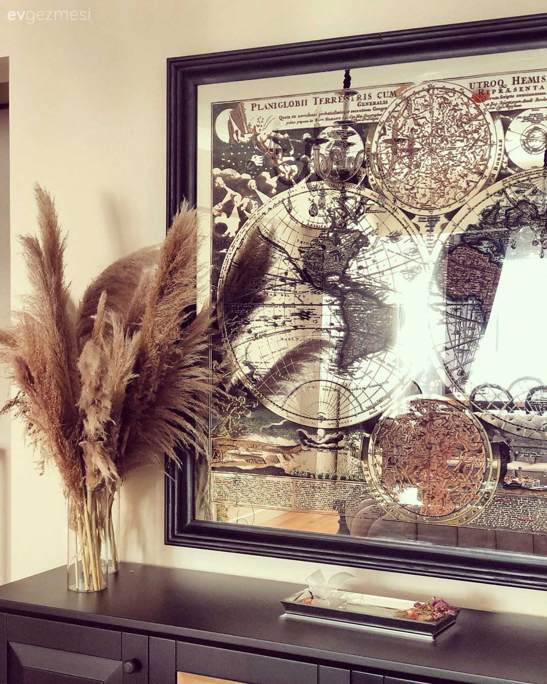 Modern Esintili Bu Ev İddialı Parçalarla Kuşanmış!