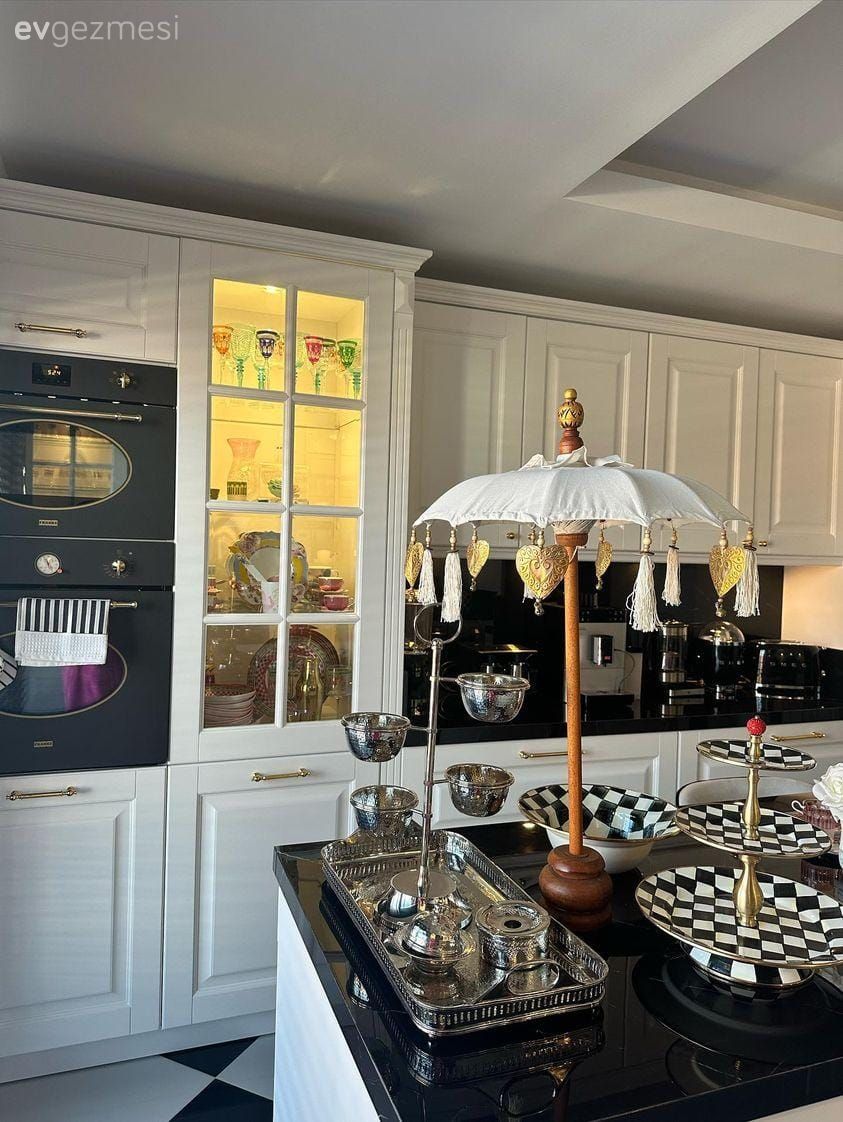 Mutfak, Country, Beyaz, Siyah, Ada mutfak, Sandalye, Jaluzi, Siyah tezgah, Mutfak tezgahı, Mutfak aksesuarları, Davlumbaz, Shaker kapaklı dolaplar, Ankastre