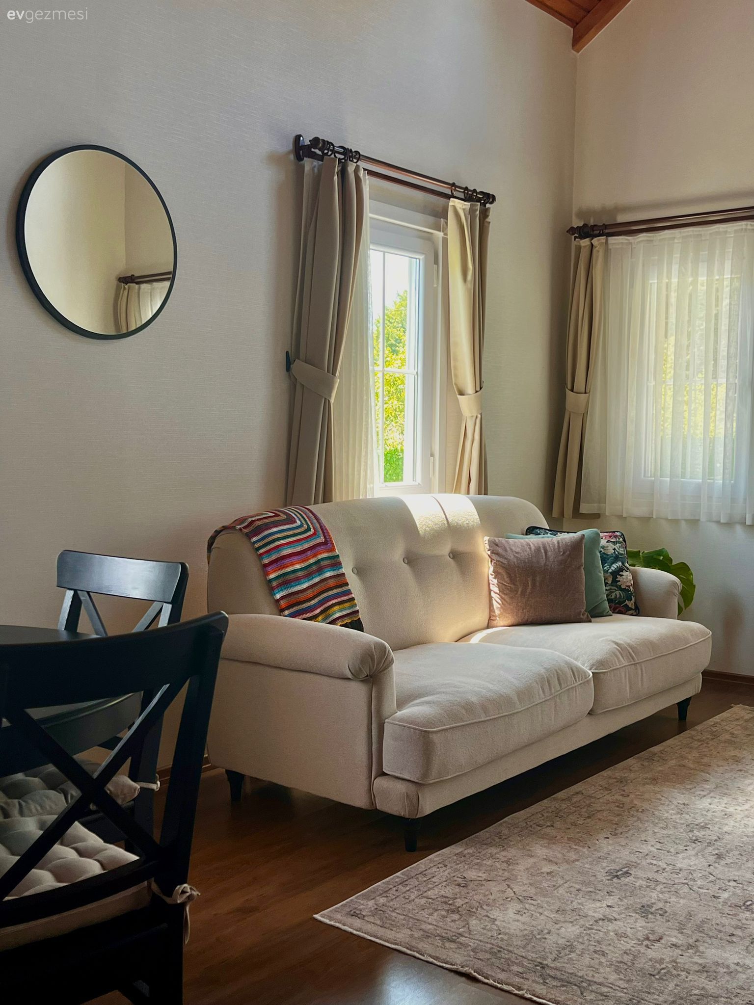 Salon, İskandinav, Tiny house, Koltuk takımı, Halı, Tül perde, Perde, Fon perde, Parke