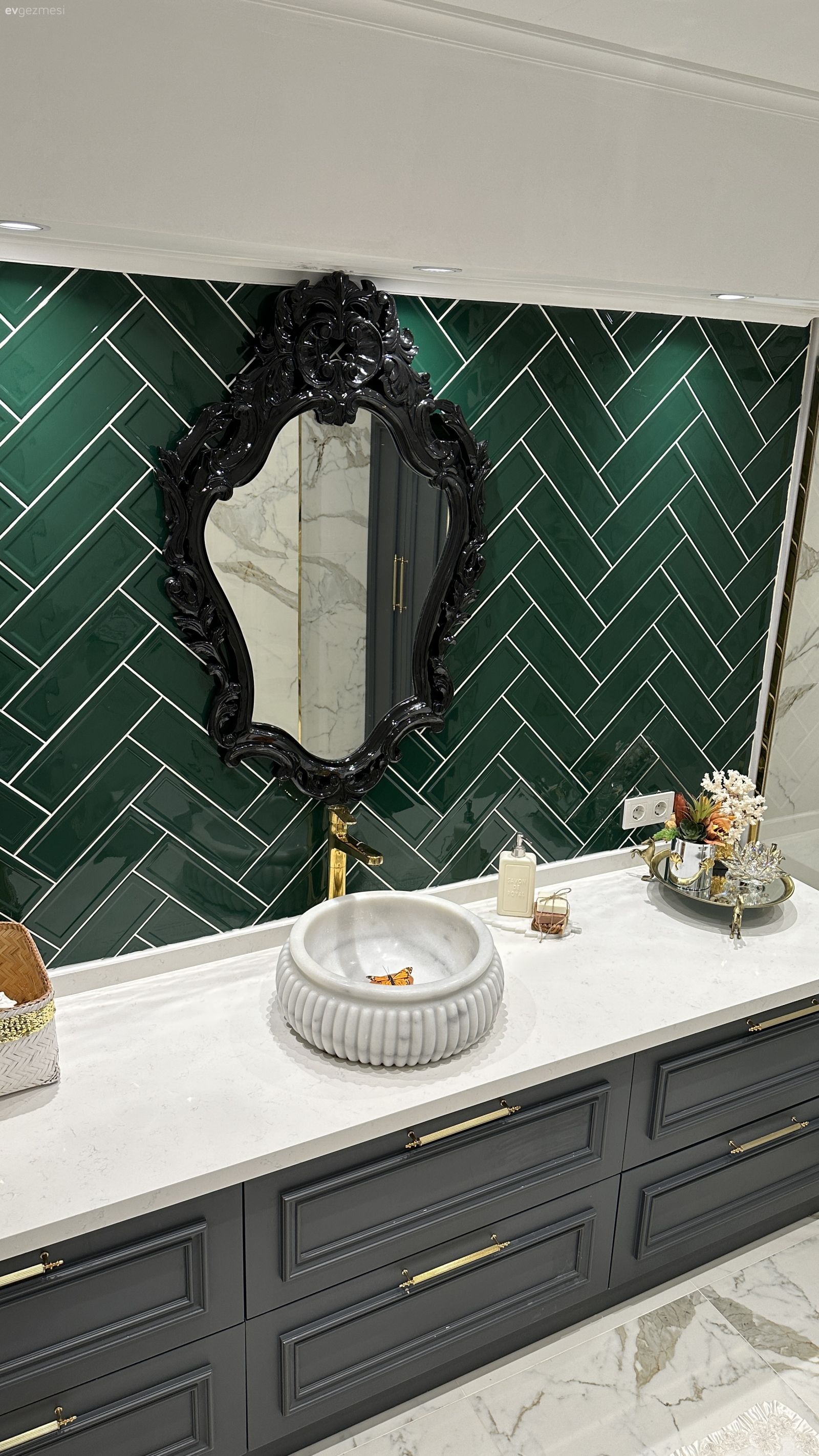 Banyo, Modern, Modern banyo, Antrasit  , Yeşil, Zümrüt yeşili, Siyah, Beyaz, Altın, Banyo dolabı, Banyo seramikleri, Banyo aksesuarları, Banyo aynası, Banyo lavabosu