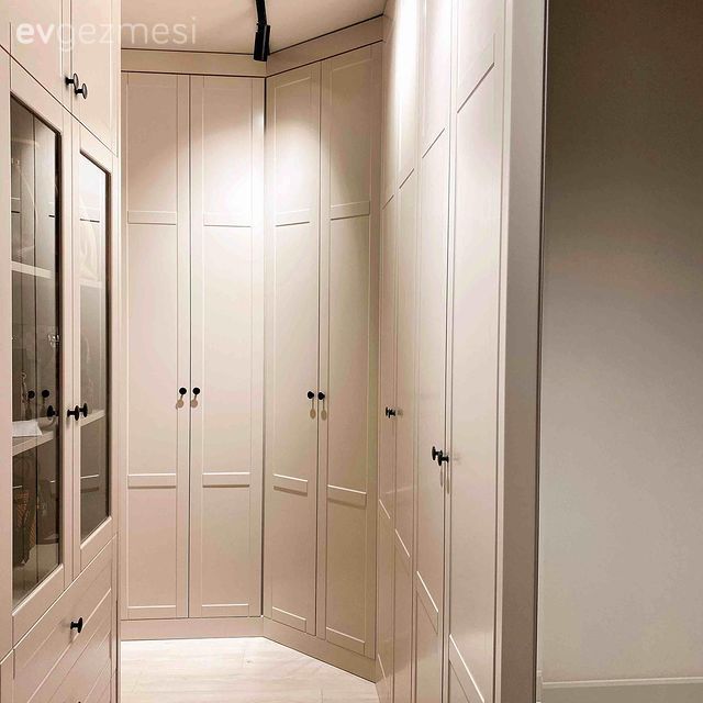 Bu Minimalist Evin Göz Bebeği Monokrom Renk Paleti!