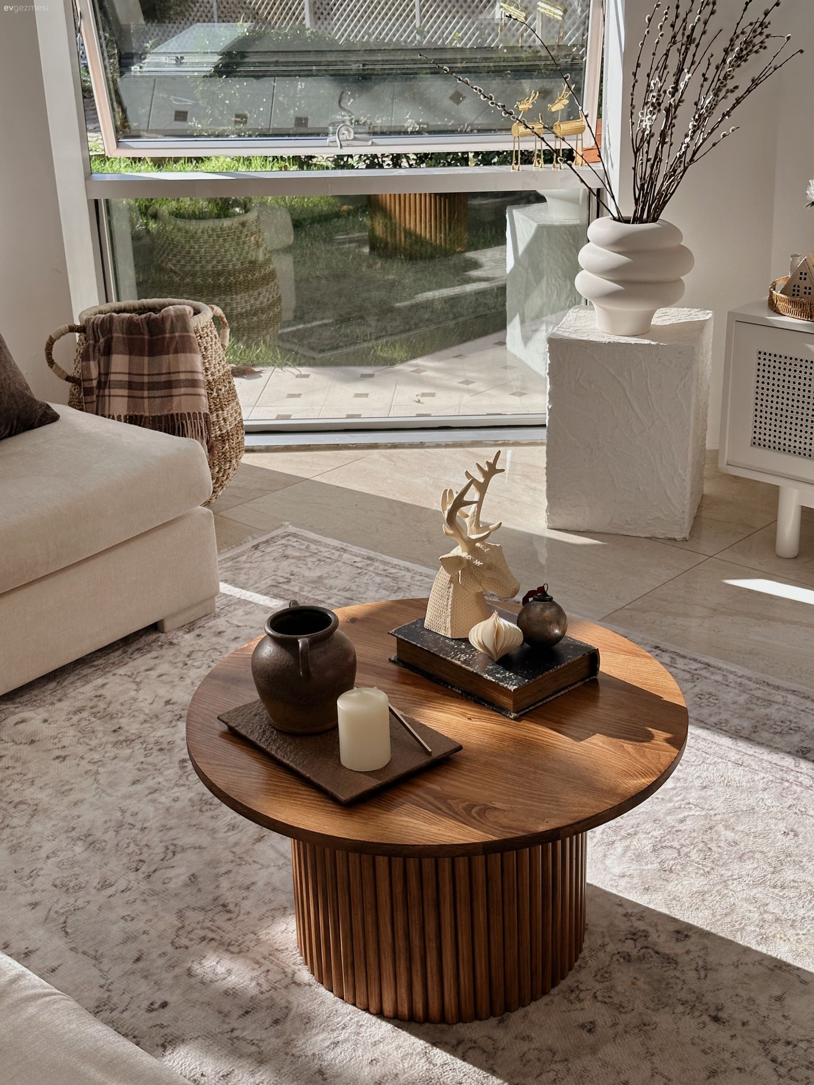 Beyaz Rengi Arka Fon Olarak Kullanan Bu Ev Oldukça Sakin!