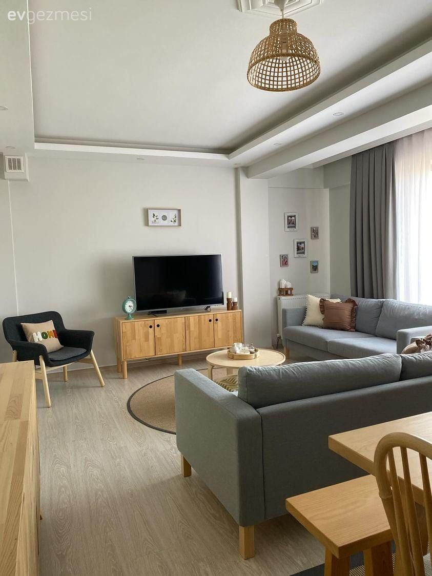 Bu Yalova Evinde Modern Mobilyalar Yeşil Duvarın Enerjisi ile Hareketlenmiş!