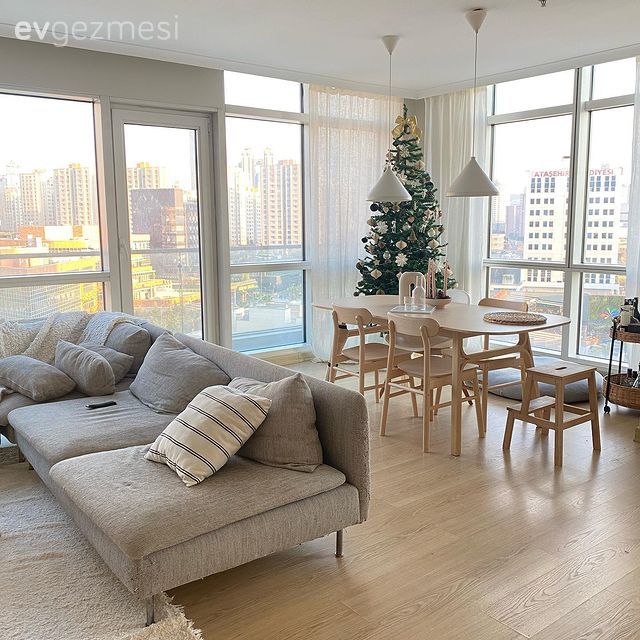 Salon, İskandinav, Gri, Köşe koltuk, Koltuk takımı, Ahşap Mobilya, Halı, Salon halısı, Sandalye, Yemek masası, Parke, Avize, Aydınlatma, Salon avizesi, Kırlent, Ev tekstili