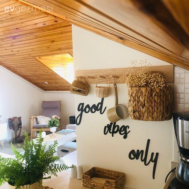 Bu Çatı Katı Mutfağı Düşük Maliyetle Sıcacık Bir Görünüme Kavuşmuş!