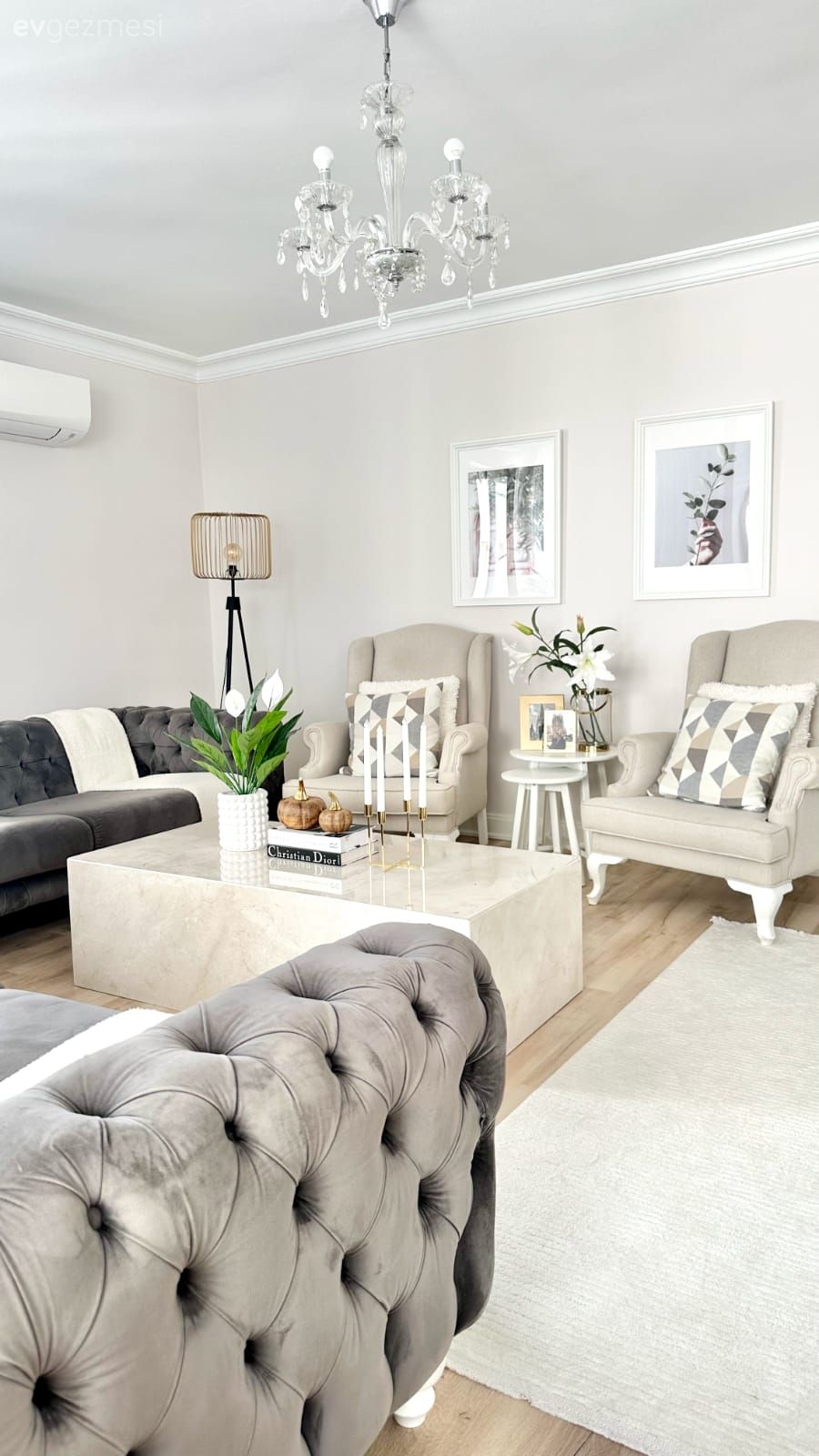 Bu Evde Açık Renkleri İddialı Aksesuarlar Hareketlendirmiş!