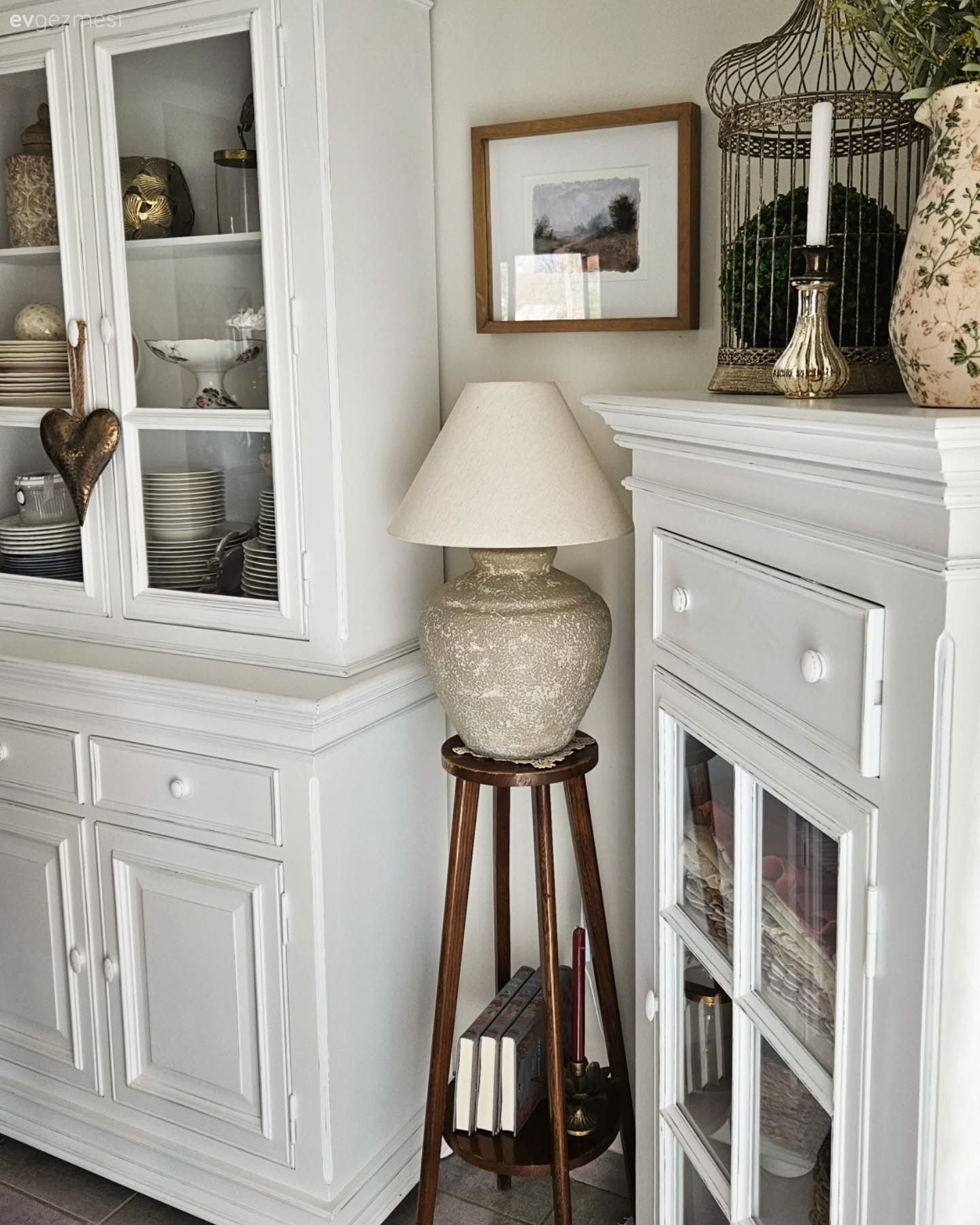 Beyaz, Vitrin, Bej, Dekoratif Objeler, Abajur, Aydınlatma