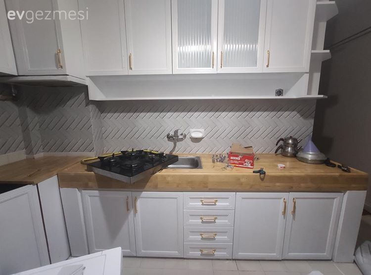 Öncesi&Sonrası: Yapışkan Folyolar Bu Mutfağı Nasıl Da Farklılaştırmış!