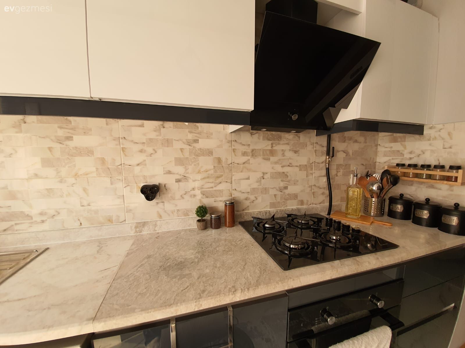 Bu Evde Modern Stil Natürel Detaylarla Sıcaklık Kazanmış!