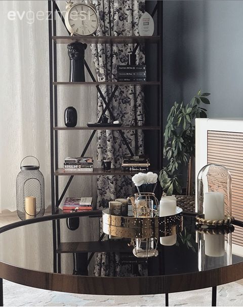 Bu İzmir Evi Açık ve Koyu Tonları Ortak Paydada Buluşturmuş!