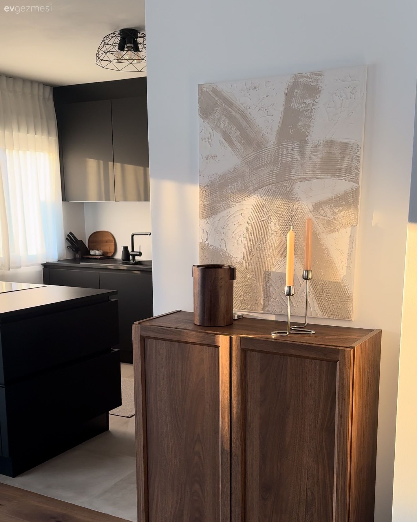 Siyah mutfak, Mutfak, Mutfak aksesuarları, Ada mutfak, Ekstra mutfak dolabı, Tablo, Duvar dekorasyonu