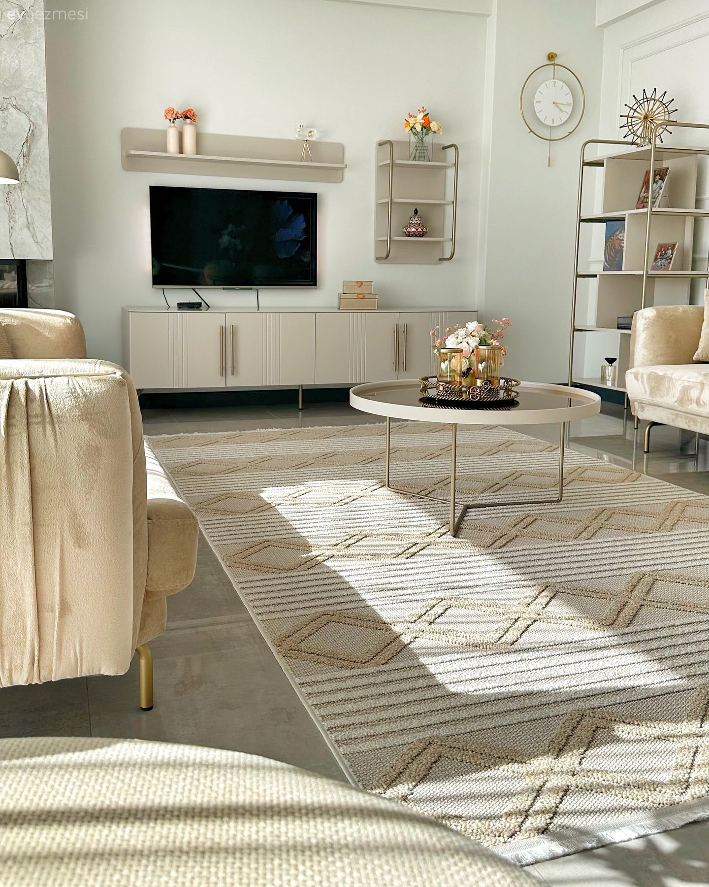 Ferahlık ve Şıklıkla Kuşanan Bu Salonda Eksik Yok